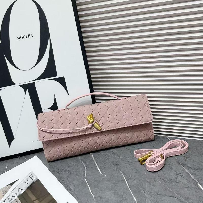 Summer new leather bag woven hand-held dinner bag portable shoulder messenger bag bag 30.5 * 4.5 * 13CM (ordinary version without words) розовый
Summer new leather bag woven hand-held dinner bag portable shoulder messenger bag bag 30.5 * 4.5 * 13CM (ordinary version without words) розовый