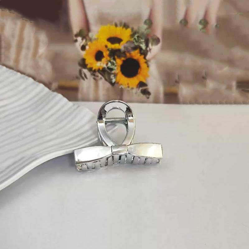 Korean Influencer Style Simple High-End Cloud Hair Clip for Women - Large Updo Shark Claw for Voluminous Hair
Korean Influencer Style Simple High-End Cloud Hair Clip for Women - Large Updo Shark Claw for Voluminous Hair
