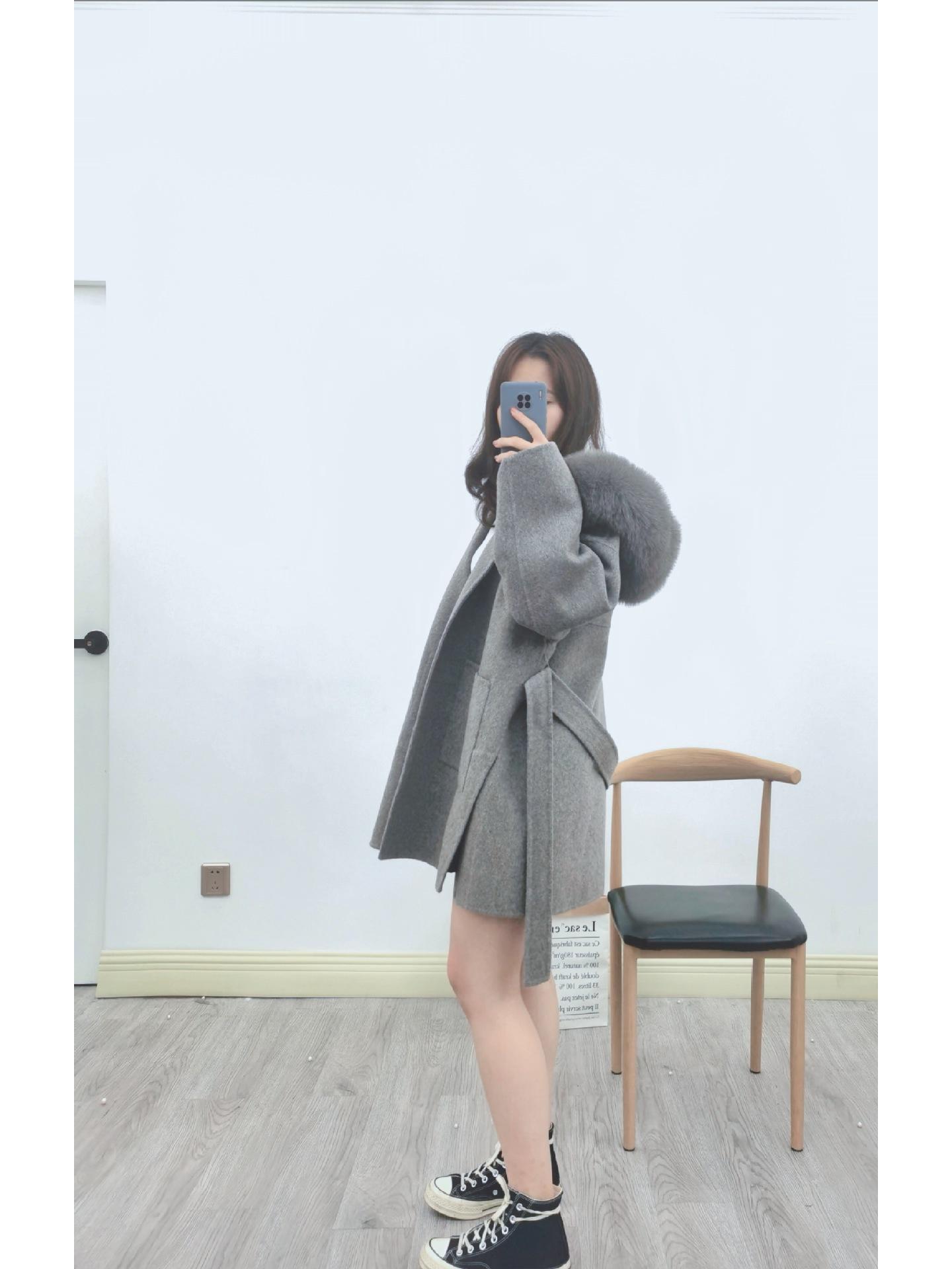 Double-Faced Cashmere Coat with Fox Fur Collar & Cuffs Hooded Mid-Length Loose Fit S
Double-Faced Cashmere Coat with Fox Fur Collar & Cuffs Hooded Mid-Length Loose Fit S