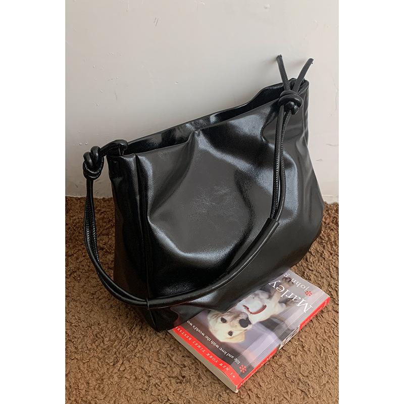 Весенняя мода сумка под мышкой женская новая ручная сумка повседневная универсальная большая вместимость на плечо сумка-мессенджер
Весенняя мода сумка под мышкой женская новая ручная сумка повседневная универсальная большая вместимость на плечо сумка-мессенджер