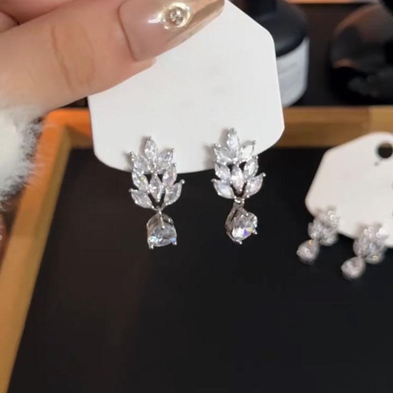 Zircon wheat ear pendant earrings temperament high sense versatile earrings niche light luxury personalized earrings women
Zircon wheat ear pendant earrings temperament high sense versatile earrings niche light luxury personalized earrings women