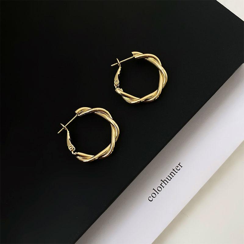 Simple metal wind twist earrings women s new popular retro fashion earrings niche design premium earrings
Simple metal wind twist earrings women s new popular retro fashion earrings niche design premium earrings
