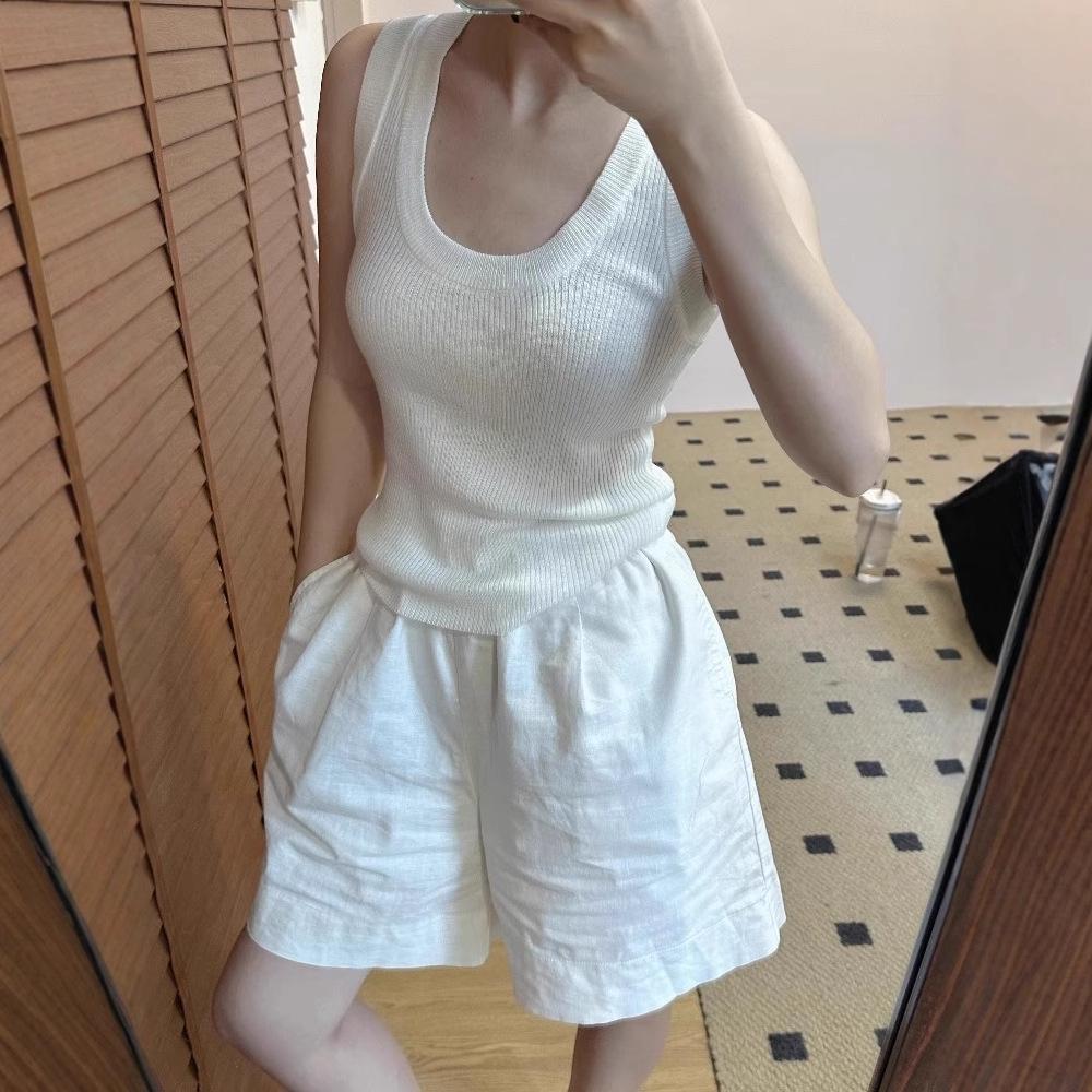 Ice Silk U-Neck Sleeveless White Camisole for Women – Thin Summer Tank Top Wearable Outside One Size
Ice Silk U-Neck Sleeveless White Camisole for Women – Thin Summer Tank Top Wearable Outside One Size