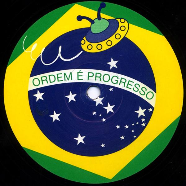12inch Record SASCHA WEISZ / MARCUS WAGNER-LAPIER - Ufo In Brazil / Inside AFR026 Afro Art 2004 UK Dance & Electronica Used
12inch Record SASCHA WEISZ / MARCUS WAGNER-LAPIER - Ufo In Brazil / Inside AFR026 Afro Art 2004 UK Dance & Electronica Used