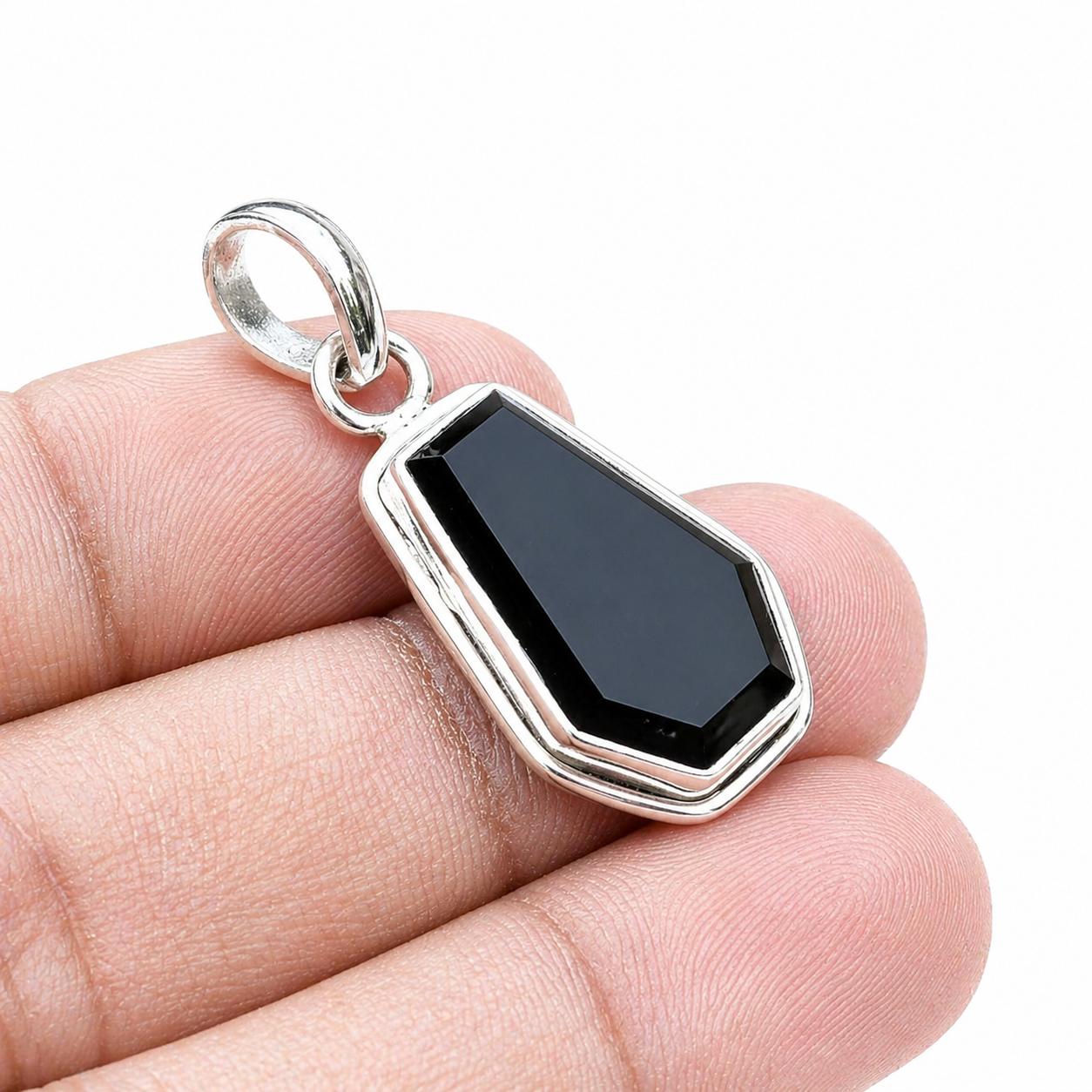 Black Onyx Pendant 925 Sterling Silver, Coffin Onyx Gemstone Necklace, Handmade Minimalist Jewelry, Elegant Statement Pendant срібний
Black Onyx Pendant 925 Sterling Silver, Coffin Onyx Gemstone Necklace, Handmade Minimalist Jewelry, Elegant Statement Pendant срібний