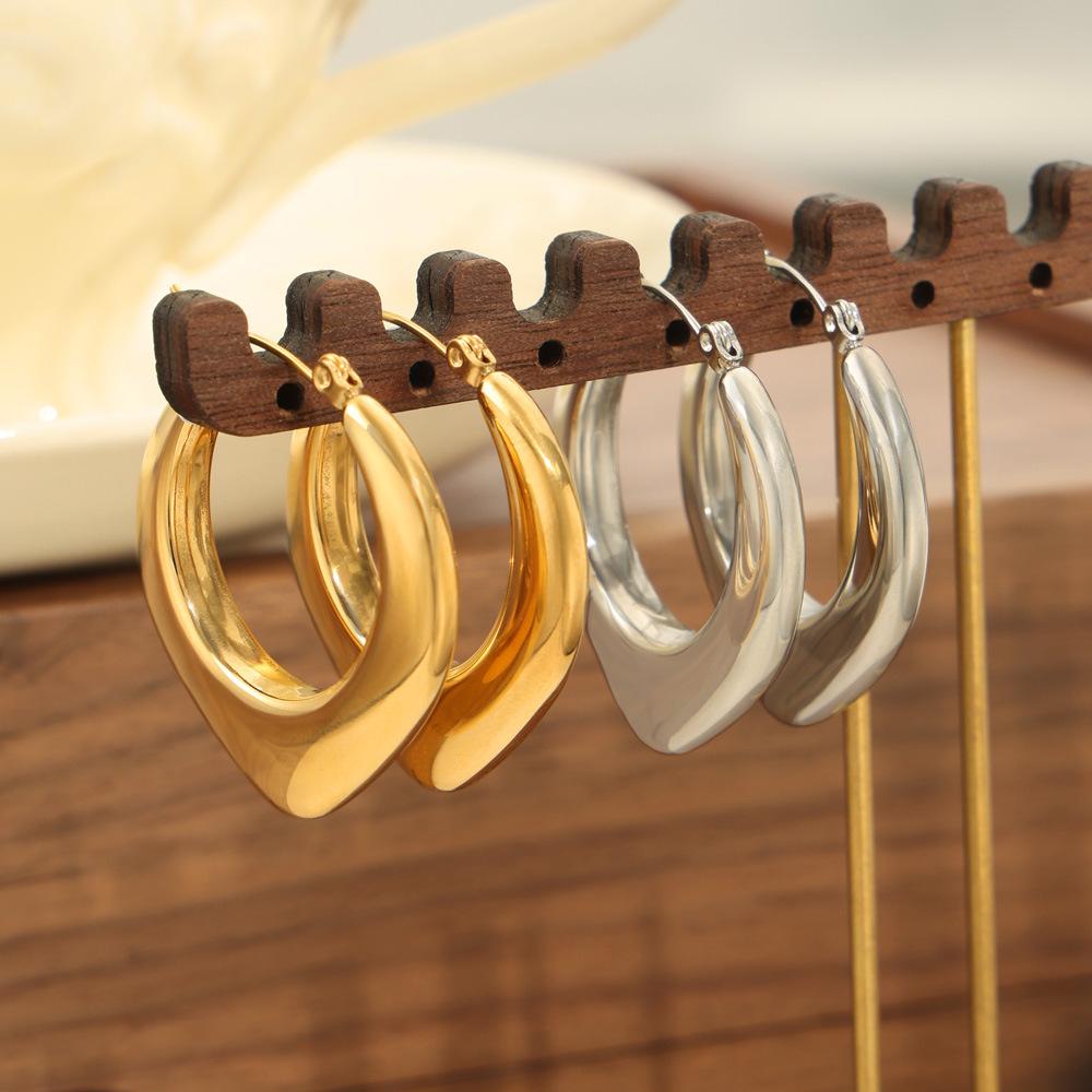European-American Style Geometric Gold-Plated Titanium Steel U-Shaped Earrings for Women
European-American Style Geometric Gold-Plated Titanium Steel U-Shaped Earrings for Women
