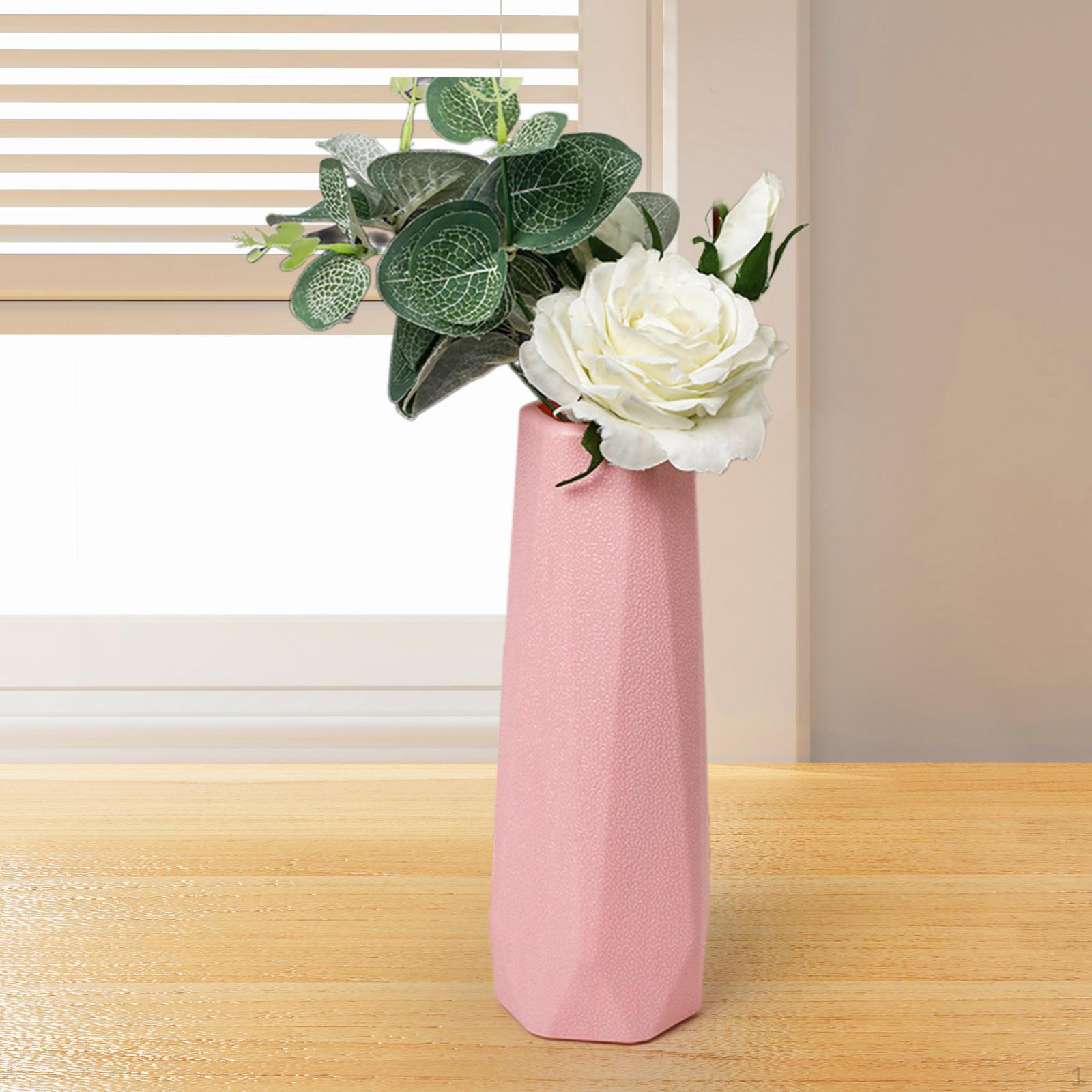 Елегантна ваза з європейським декором, геометричні центральні елементи робочого столу, сучасні квіти в мінімалістичному стилі
Елегантна ваза з європейським декором, геометричні центральні елементи робочого столу, сучасні квіти в мінімалістичному стилі