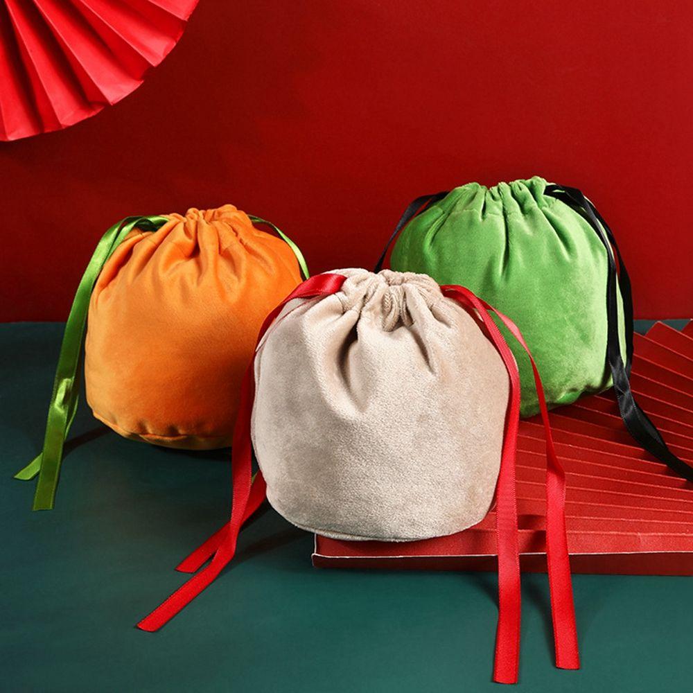 Props Halloween Christmas Flannel Cosplay Party Decorations Velvet Bag Candy Bag Gift Packaging Bag yellow-A
Props Halloween Christmas Flannel Cosplay Party Decorations Velvet Bag Candy Bag Gift Packaging Bag yellow-A