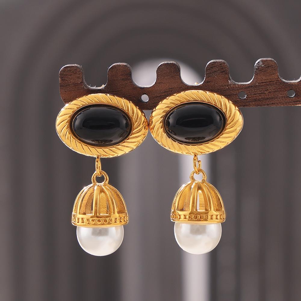 Vintage Geometric Black Agate Faux Pearl Tassel Earrings in 18k Gold-Plated Titanium Steel.
Vintage Geometric Black Agate Faux Pearl Tassel Earrings in 18k Gold-Plated Titanium Steel.