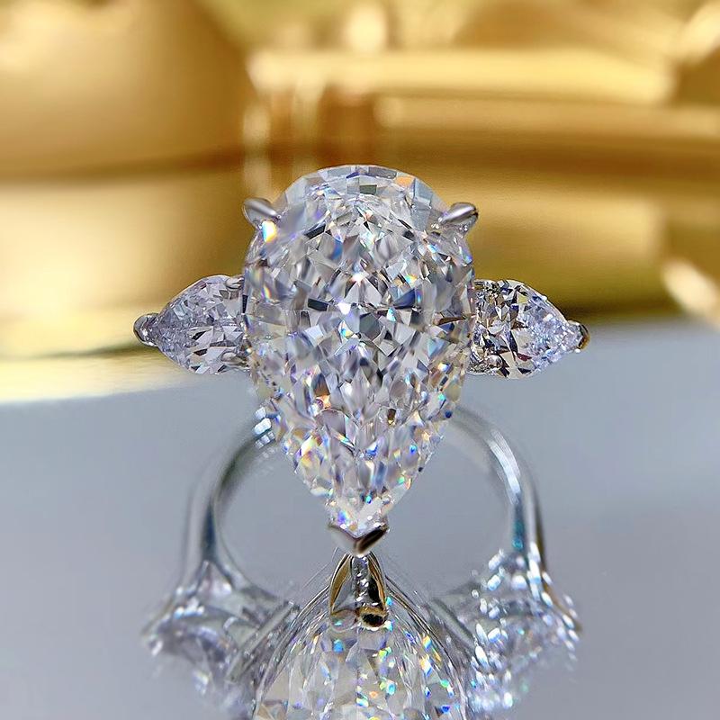 Кольцо-капля из стерлингового серебра 925 пробы с бриллиантами высокой углеродистости, 5 карат Size 6 белый
Кольцо-капля из стерлингового серебра 925 пробы с бриллиантами высокой углеродистости, 5 карат Size 6 белый