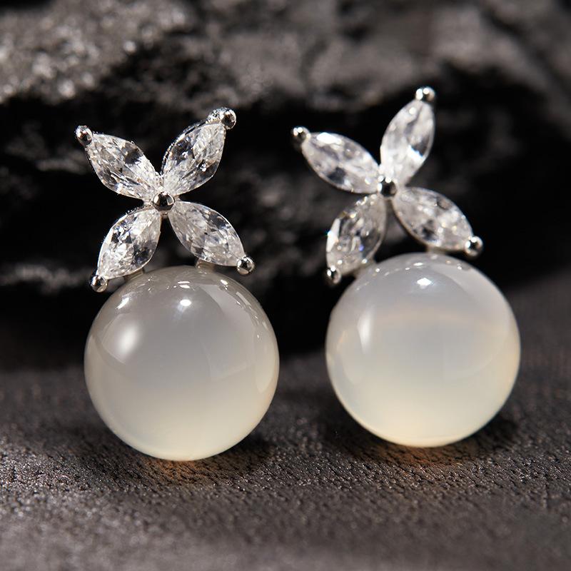 Butterfly Natural Gemstone Pearl Colored Treasure Stud Earrings S925 Sterling Silver Fashion High-End Xiaohongshu Model
Butterfly Natural Gemstone Pearl Colored Treasure Stud Earrings S925 Sterling Silver Fashion High-End Xiaohongshu Model