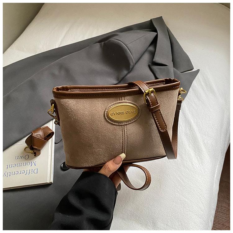 Small bag women s 2025 new autumn matte chain high value simple and fashionable niche single shoulder messenger bag хаки
Small bag women s 2025 new autumn matte chain high value simple and fashionable niche single shoulder messenger bag хаки