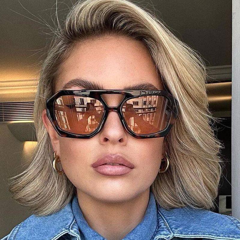 Polygonal Trendy Sunglasses: European & American Hip Hop Street Style
Polygonal Trendy Sunglasses: European & American Hip Hop Street Style