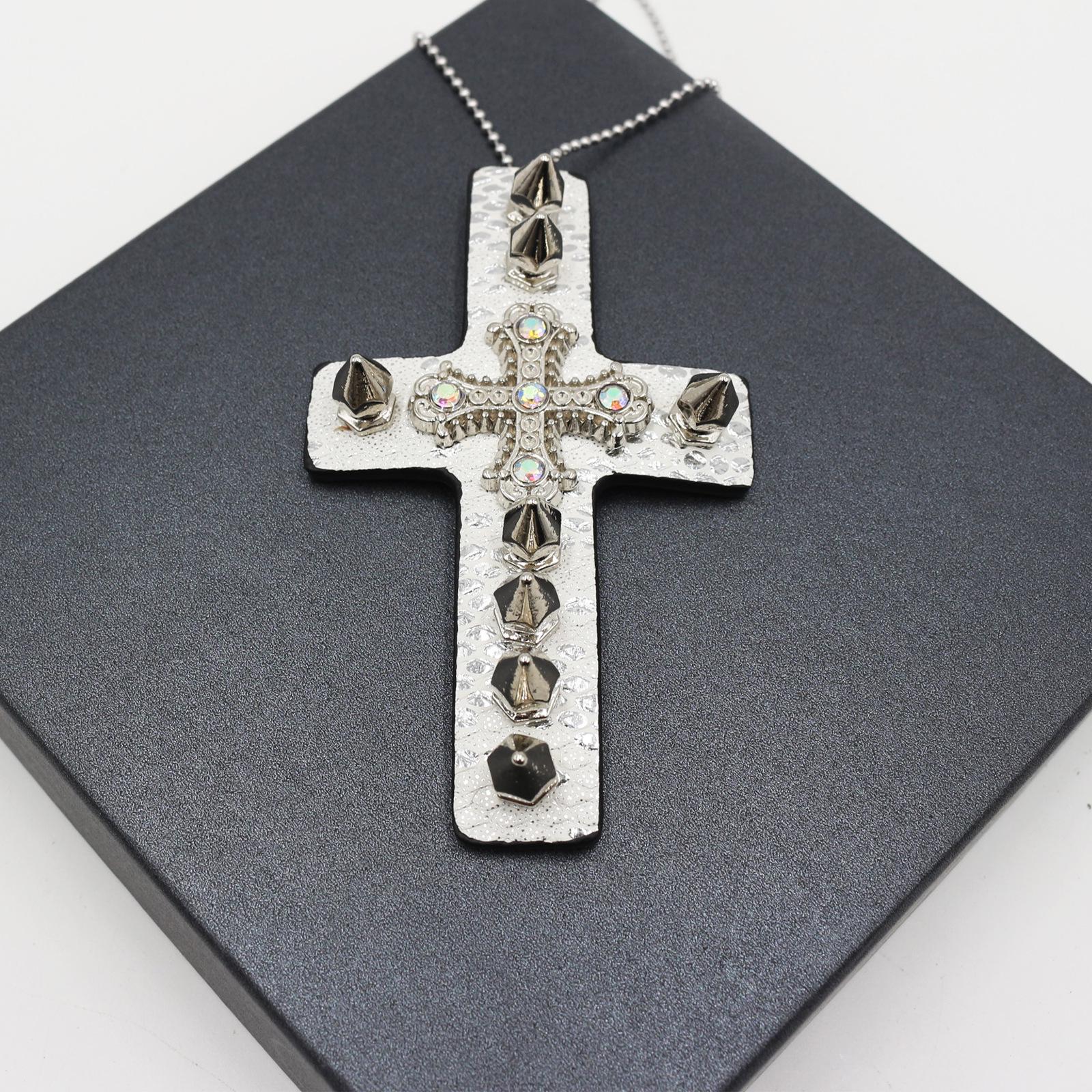 Y2K Spiked Choker: Cross Punk Rivet Leather Necklace for Millennial Hot Girl with a Lolita Vibe срібний
Y2K Spiked Choker: Cross Punk Rivet Leather Necklace for Millennial Hot Girl with a Lolita Vibe срібний