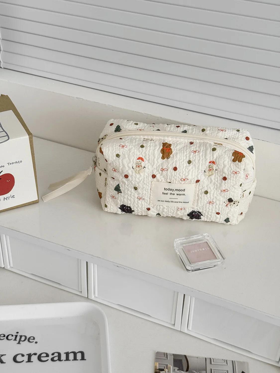 Large Capacity Portable Ladies Wash Storage Bag Cute Cartoon Bear Women s Cosmetic Bags Thread Design Girls Makeup Case Purse
Large Capacity Portable Ladies Wash Storage Bag Cute Cartoon Bear Women s Cosmetic Bags Thread Design Girls Makeup Case Purse