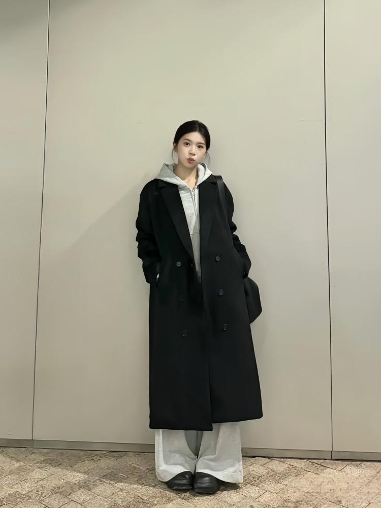 Black Woolen Women s Hepburn-Style Medium-Long Coat - 2025 Autumn/Winter Collection XS
Black Woolen Women s Hepburn-Style Medium-Long Coat - 2025 Autumn/Winter Collection XS
