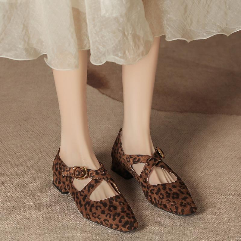 Туфли на низком каблуке High sense, легкие, с поясом вилкой, женские, модные, замшевые, с леопардовым принтом, одинарные, с квадратным носком и толстым каблуком, туфли Mary Jane 40
Туфли на низком каблуке High sense, легкие, с поясом вилкой, женские, модные, замшевые, с леопардовым принтом, одинарные, с квадратным носком и толстым каблуком, туфли Mary Jane 40