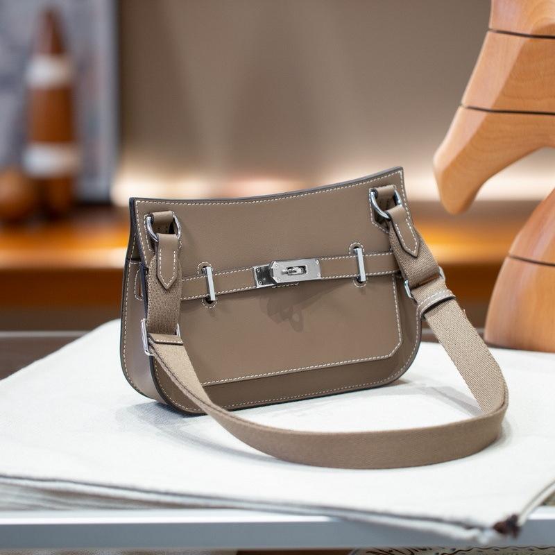 Women s Bag 2026 New Small Cowhide Gypsy Mini Saddle Single Shoulder Crossbody Canvas Leather 22cm
Women s Bag 2026 New Small Cowhide Gypsy Mini Saddle Single Shoulder Crossbody Canvas Leather 22cm