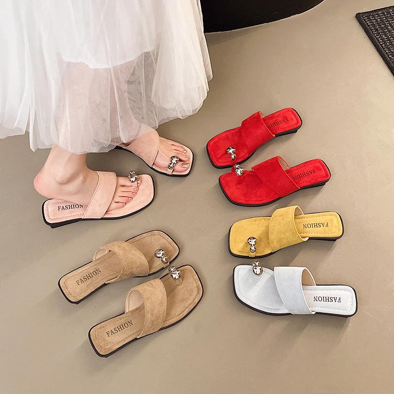 French temperament low-heeled cool slippers outer women s shoes summer 2025 new rhinestone cover toe flat silver sandals 35 синий
French temperament low-heeled cool slippers outer women s shoes summer 2025 new rhinestone cover toe flat silver sandals 35 синий
