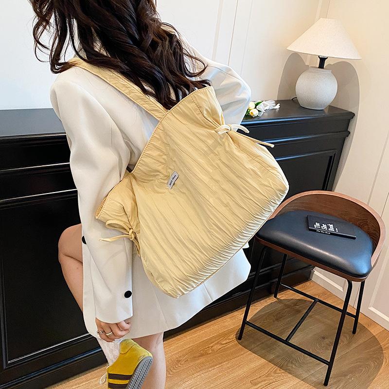 Casual large-capacity underarm bag women s commuter bag 2025 new nylon cloth tote bag simple and versatile shoulder bag жёлтый
Casual large-capacity underarm bag women s commuter bag 2025 new nylon cloth tote bag simple and versatile shoulder bag жёлтый