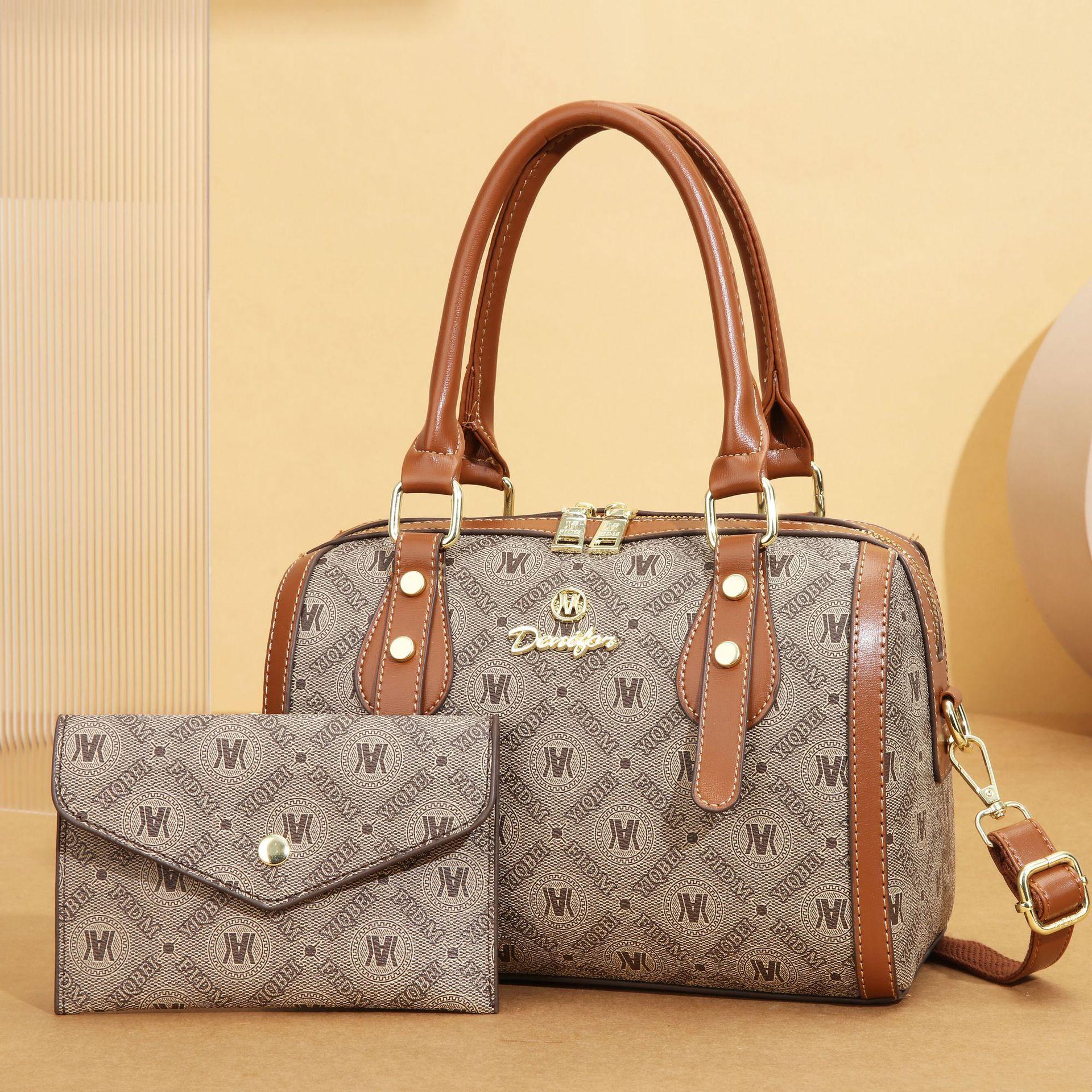 Bag women s bag 2025 new fashionable large-capacity shoulder messenger bag versatile retro pillow bag handbag bag
Bag women s bag 2025 new fashionable large-capacity shoulder messenger bag versatile retro pillow bag handbag bag