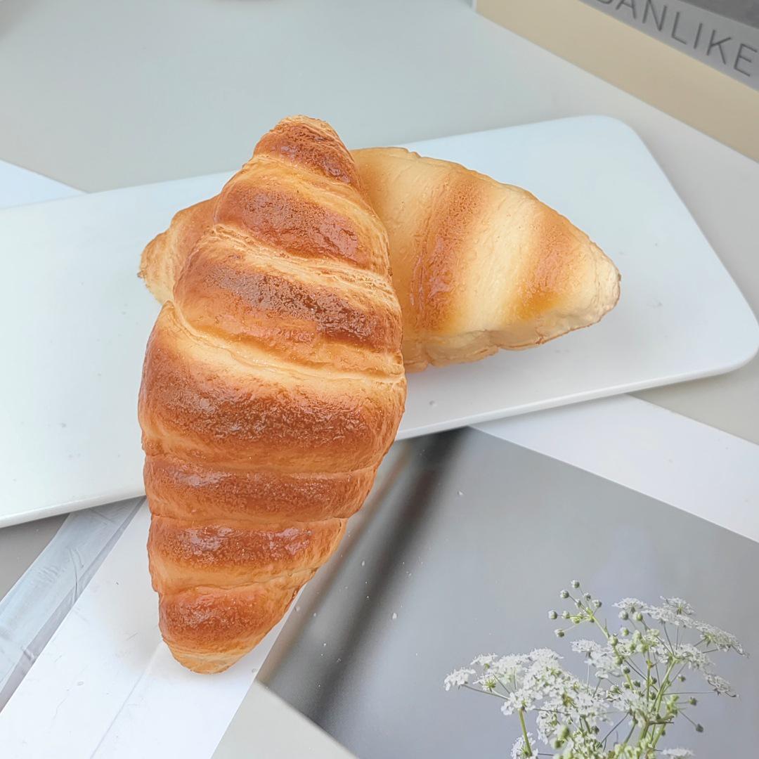 Simulation Breakfast Bread Model Decoration for Dessert Shops and Film Props
Simulation Breakfast Bread Model Decoration for Dessert Shops and Film Props