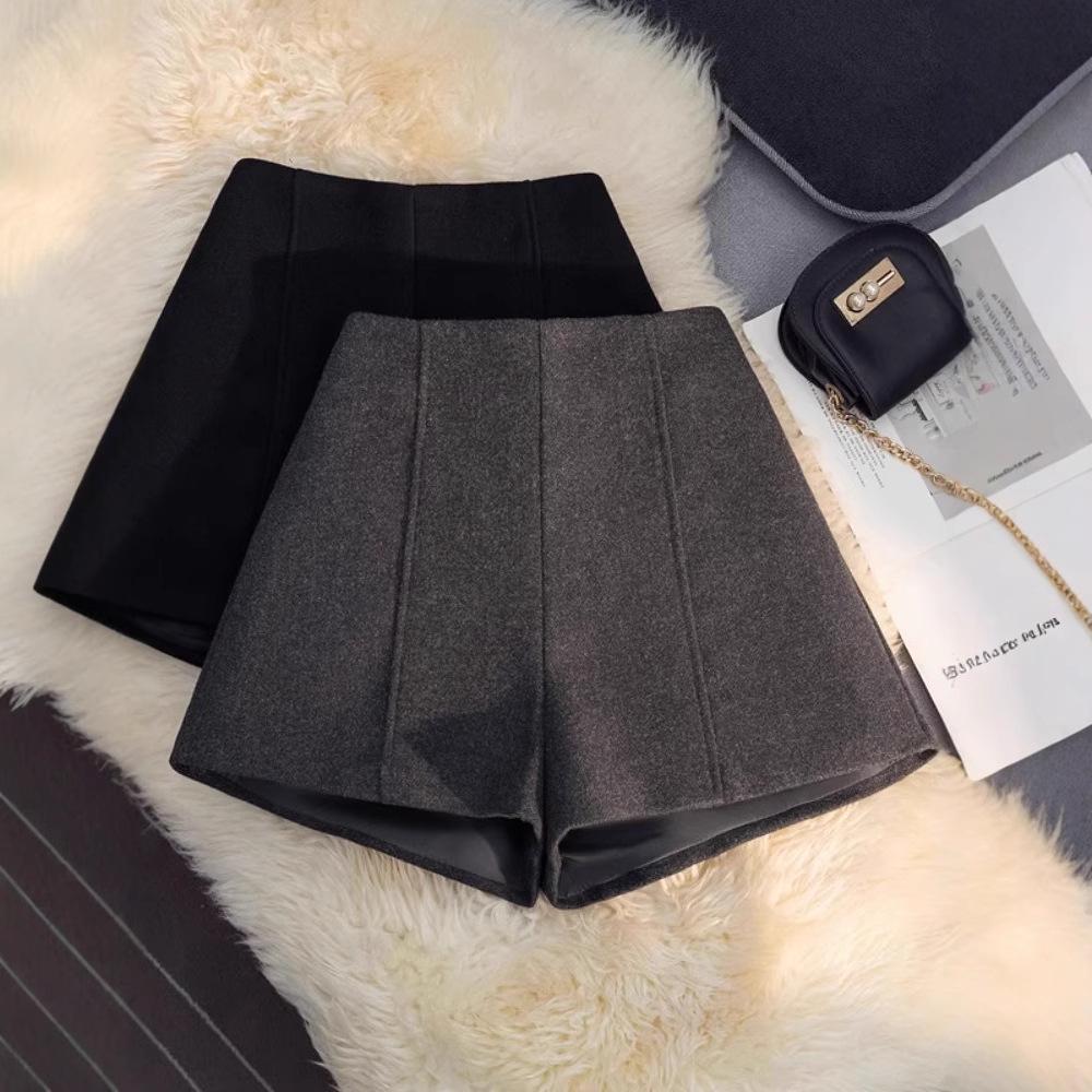 Women s Grey Wool Wide-Leg High-Waisted Shorts, 2025 Autumn/Winter, Plus Size, Casual Loose Fit. 2XL
Women s Grey Wool Wide-Leg High-Waisted Shorts, 2025 Autumn/Winter, Plus Size, Casual Loose Fit. 2XL
