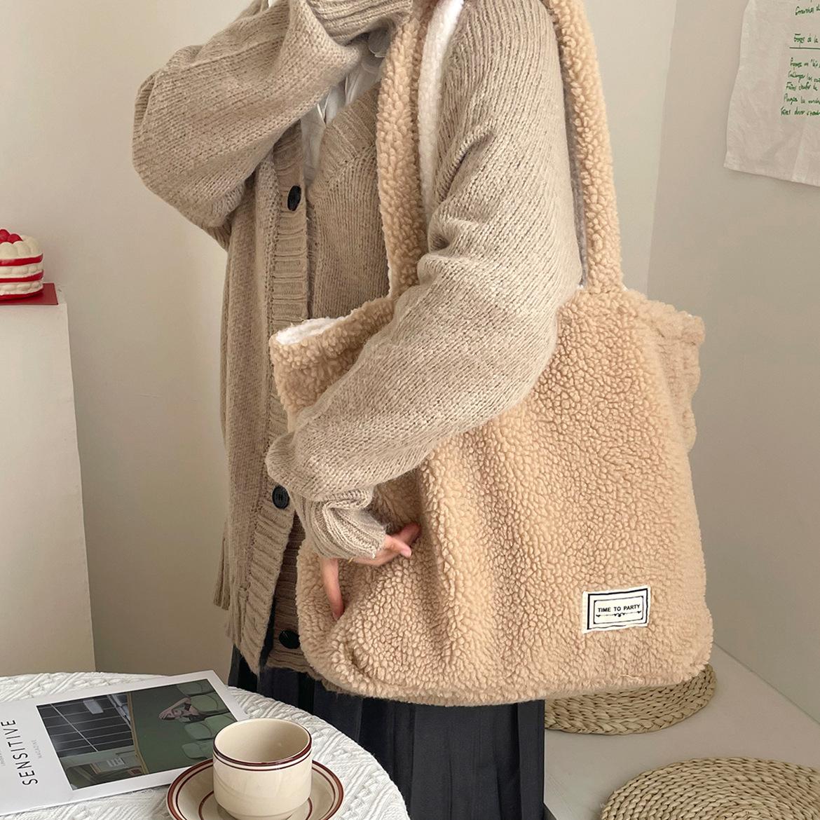 Soft Plush Women s Double Side Shoulder Bag Female Furry Large Shopping Bag Faux Lamb Wool Student Girls Book Tote Handbags
Soft Plush Women s Double Side Shoulder Bag Female Furry Large Shopping Bag Faux Lamb Wool Student Girls Book Tote Handbags