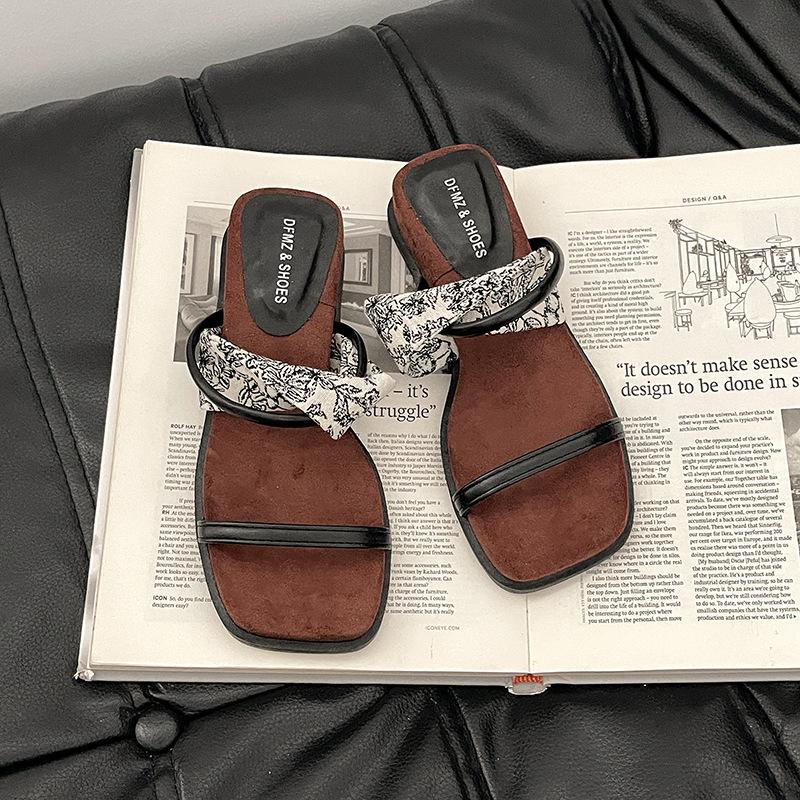 Мода Мода Ретро Женская обувь 2025 Лето Новые женские шлепанцы на толстой подошве с круглым носком Простые Универсальные Женская пляжная обувь Zapatos De Mujer 40 чёрный
Мода Мода Ретро Женская обувь 2025 Лето Новые женские шлепанцы на толстой подошве с круглым носком Простые Универсальные Женская пляжная обувь Zapatos De Mujer 40 чёрный