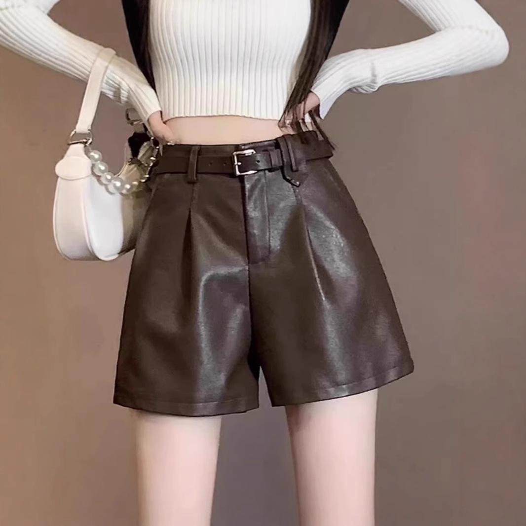 Women s Black High-Waisted Wide-Leg Leather Shorts: Versatile, Slimming, and Casual for Autumn/Winter 2024 XS
Women s Black High-Waisted Wide-Leg Leather Shorts: Versatile, Slimming, and Casual for Autumn/Winter 2024 XS