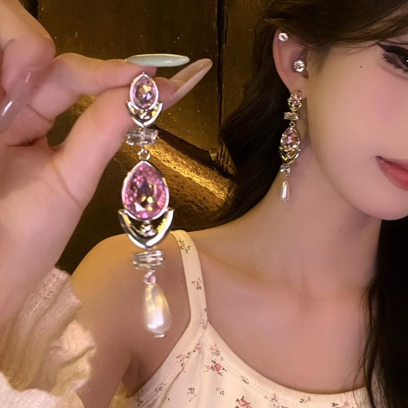Diamond water drop pearl fringed earrings simple light luxury versatile earrings niche high-end temperament earrings women
Diamond water drop pearl fringed earrings simple light luxury versatile earrings niche high-end temperament earrings women