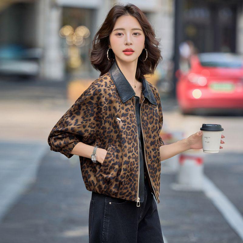 Новая замшевая куртка с леопардовым принтом - Осенняя коллекция Medium
Новая замшевая куртка с леопардовым принтом - Осенняя коллекция Medium