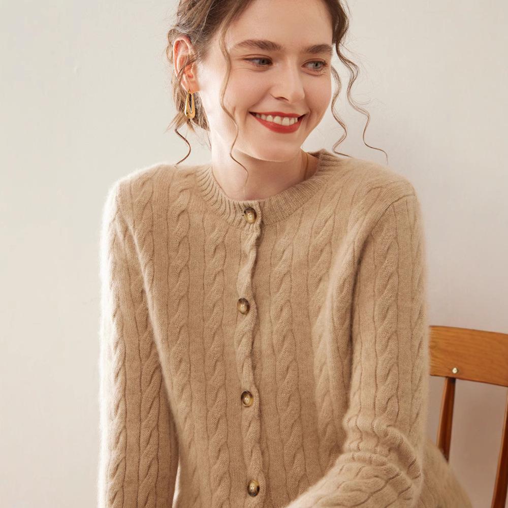Women s Cashmere Knit Cardigan: Autumn/Winter Style, Round Neck, Single-Breasted, Versatile Fashion Knitwear S (85-100 jin)
Women s Cashmere Knit Cardigan: Autumn/Winter Style, Round Neck, Single-Breasted, Versatile Fashion Knitwear S (85-100 jin)