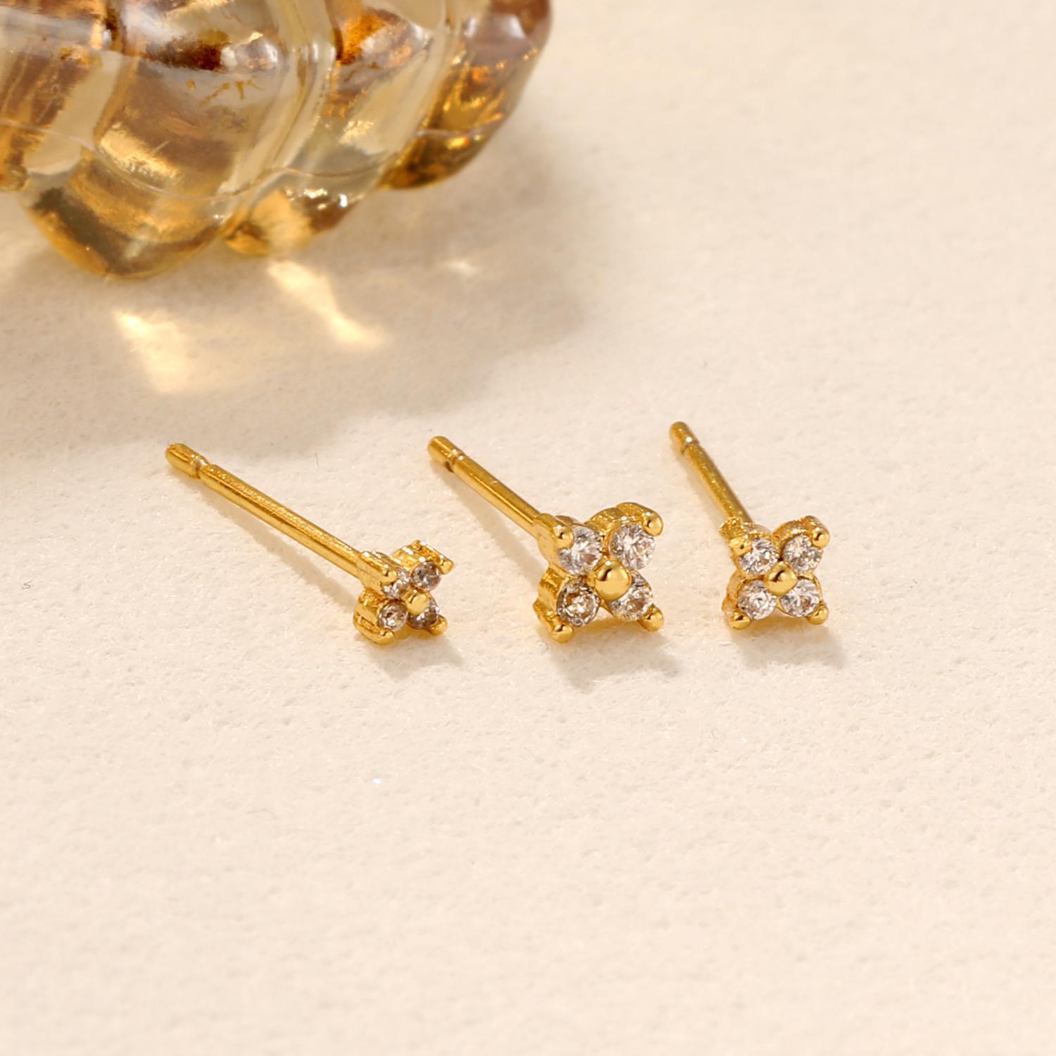 Romantic 3pcs/Sale Simple Hypoallergenic Small Zircon Mini Flower Titanium Stud Earrings Women Dazzling Piercing Party Jewelry
Romantic 3pcs/Sale Simple Hypoallergenic Small Zircon Mini Flower Titanium Stud Earrings Women Dazzling Piercing Party Jewelry