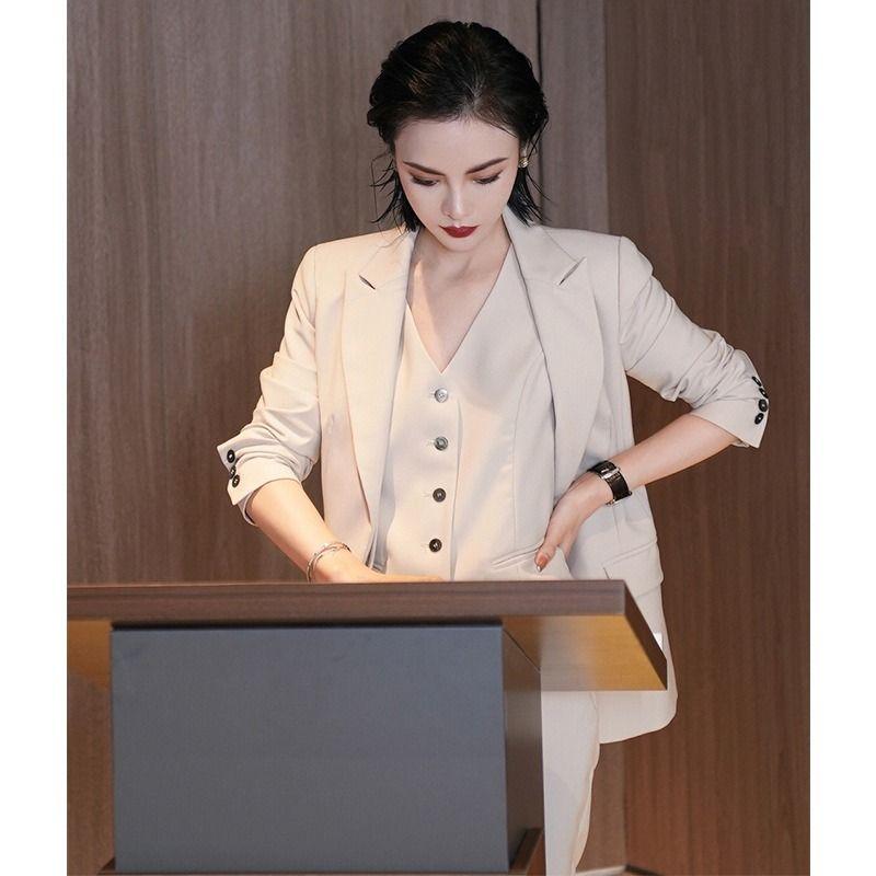 Fancy Khaki Business Wear British Style Suit Female K-style Fashion Leisure Suit Vest Three-Piece Khaki (suit + vest + pants) XS
Fancy Khaki Business Wear British Style Suit Female K-style Fashion Leisure Suit Vest Three-Piece Khaki (suit + vest + pants) XS