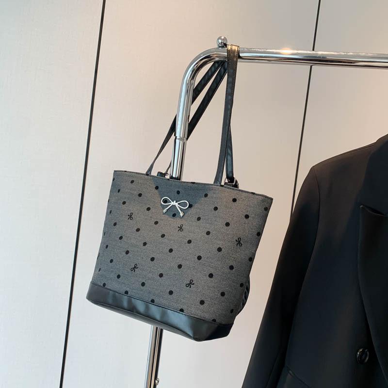 Вместительный женский рюкзак 2025 года, новая повседневная универсальная сумка через плечо, многоцелевая сумка-мессенджер светло-серый
Вместительный женский рюкзак 2025 года, новая повседневная универсальная сумка через плечо, многоцелевая сумка-мессенджер светло-серый