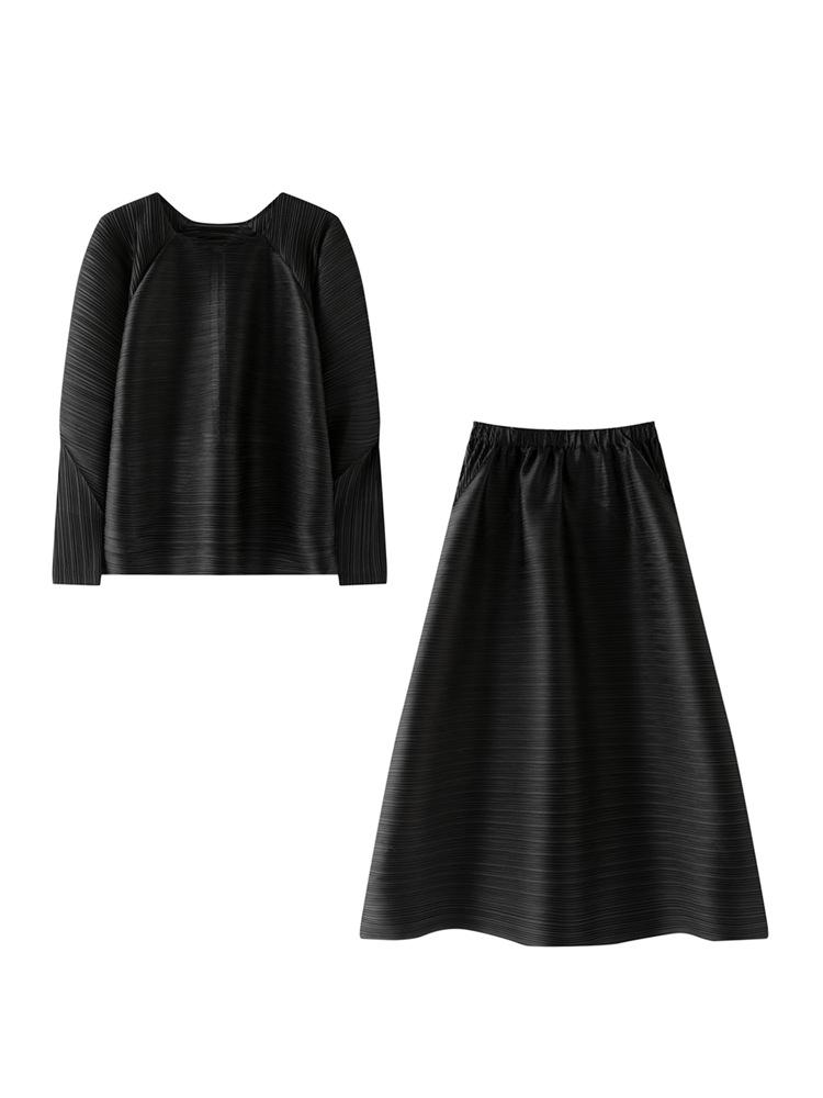 Miyake Women s Pleated Skirt & Top Set - Spring Collection, Solid Color One Size чорний
Miyake Women s Pleated Skirt & Top Set - Spring Collection, Solid Color One Size чорний