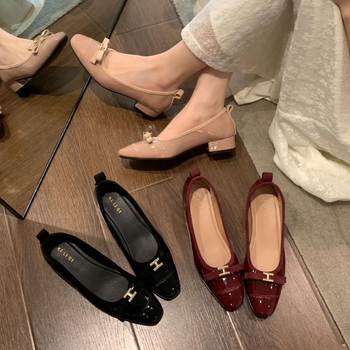 Xiaoxiangfeng square head shallow mouth metal decorative single shoes women s spring 2025 new French retro versatile commuter shoes 39 розовый
Xiaoxiangfeng square head shallow mouth metal decorative single shoes women s spring 2025 new French retro versatile commuter shoes 39 розовый