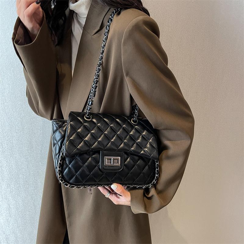 Сумка-мессенджер Rhombus Chain, женская, большая, вместительная, осенняя, высокого класса, в иностранном стиле чёрный
Сумка-мессенджер Rhombus Chain, женская, большая, вместительная, осенняя, высокого класса, в иностранном стиле чёрный