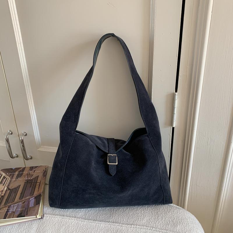 Retro niche underarm bag women s 2025 autumn and winter new trendy fashion portable crescent bag large-capacity commuter bag
Retro niche underarm bag women s 2025 autumn and winter new trendy fashion portable crescent bag large-capacity commuter bag