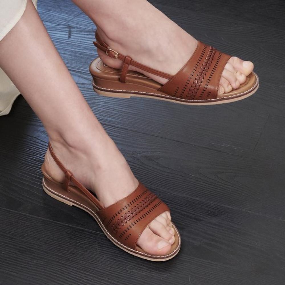 Elizabeth Stewart Leather Wedge Sandals Ebal165304 blacks/225
Elizabeth Stewart Leather Wedge Sandals Ebal165304 blacks/225