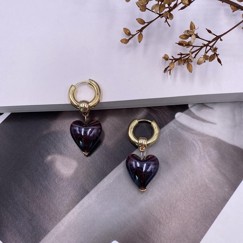 Glazed love gold circle earrings temperament blue heart stud earrings simple earrings
Glazed love gold circle earrings temperament blue heart stud earrings simple earrings