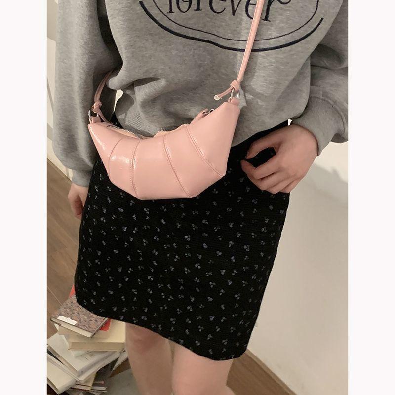 Niche Design Bag Women 2026 New Silver Croissant All-matching Dumpling Fashionable One-shoulder Cross-body
Niche Design Bag Women 2026 New Silver Croissant All-matching Dumpling Fashionable One-shoulder Cross-body