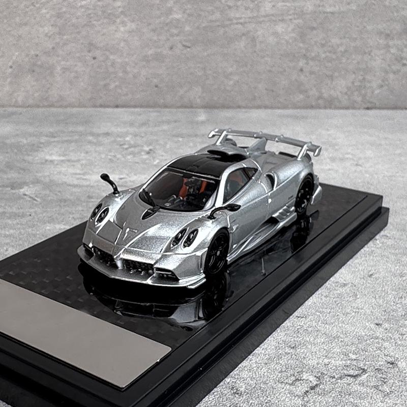 LCD 1/64 Pagani Imola alloy car model sports car model срібний
LCD 1/64 Pagani Imola alloy car model sports car model срібний