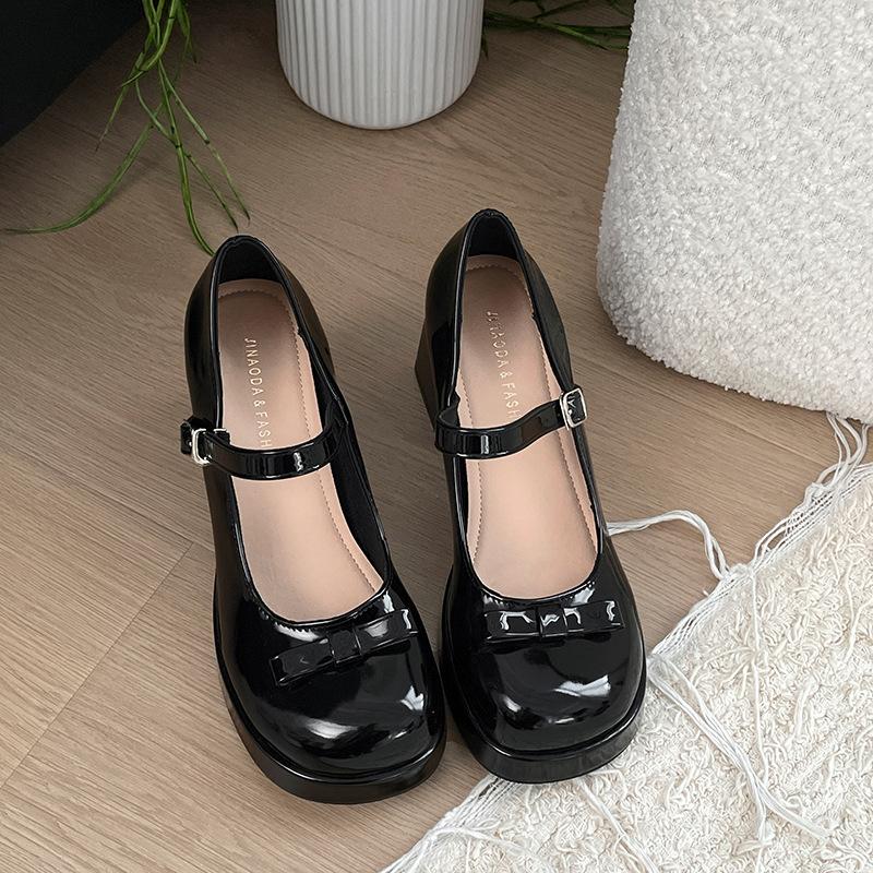 Червоні ретро британського стилю товсті на високих підборах маленькі шкіряні туфлі жіночі 2025 нові весняні спідниця універсальні Мері Джейн одинарні туфлі 37 чорний
Червоні ретро британського стилю товсті на високих підборах маленькі шкіряні туфлі жіночі 2025 нові весняні спідниця універсальні Мері Джейн одинарні туфлі 37 чорний