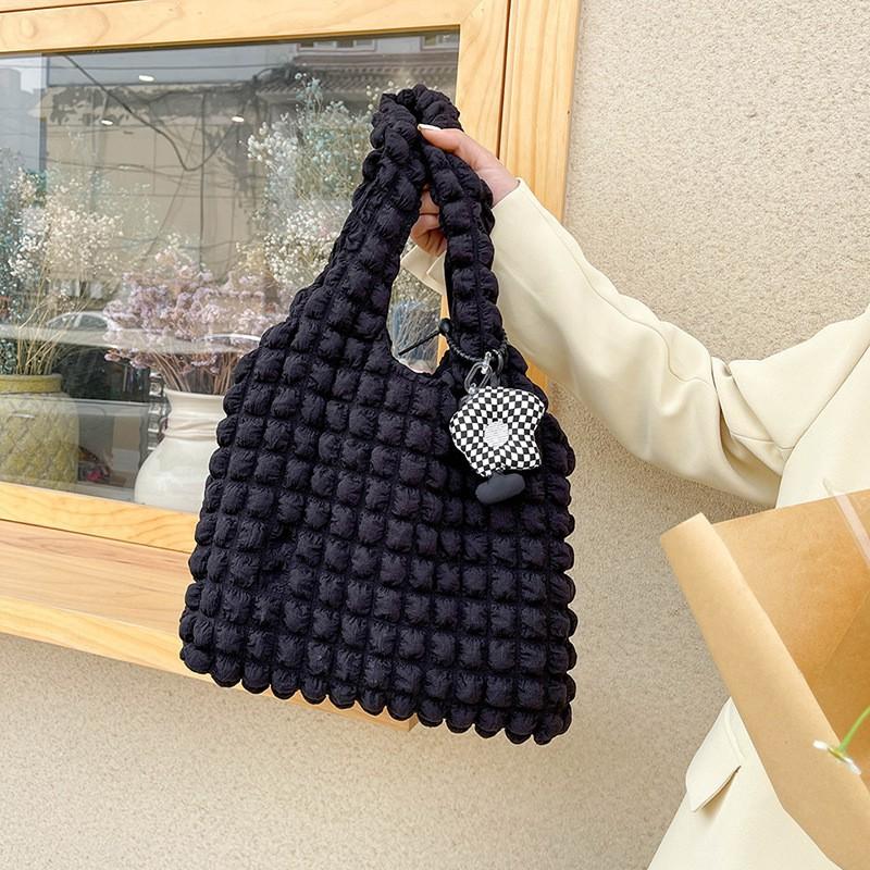 Cross-border South Korea Bubble Pleated Shoulder Bag Armpit Handbag Cross-body 30cmx9cmx25cm чорний
Cross-border South Korea Bubble Pleated Shoulder Bag Armpit Handbag Cross-body 30cmx9cmx25cm чорний