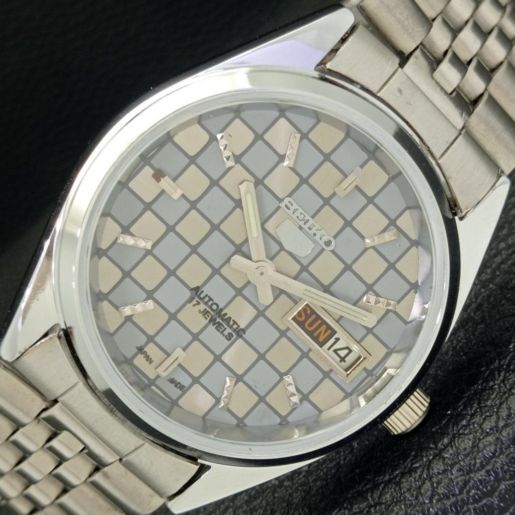 REFURBISHED SEIKO 5 AUTOMATIC MENS WATCH JAPAN MADE GREY DIAL CUSTOM a440097-2 QV90-a440097
REFURBISHED SEIKO 5 AUTOMATIC MENS WATCH JAPAN MADE GREY DIAL CUSTOM a440097-2 QV90-a440097