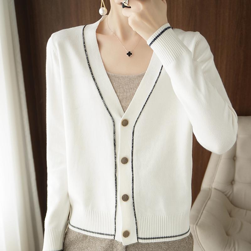 Жіночий легкий шовковий кардиган із 50% вовни та 50% тутового дерева – універсальний трикотаж на 4 сезони для комфорту та стилю на весь рік S теплим білим кольором
Жіночий легкий шовковий кардиган із 50% вовни та 50% тутового дерева – універсальний трикотаж на 4 сезони для комфорту та стилю на весь рік S теплим білим кольором