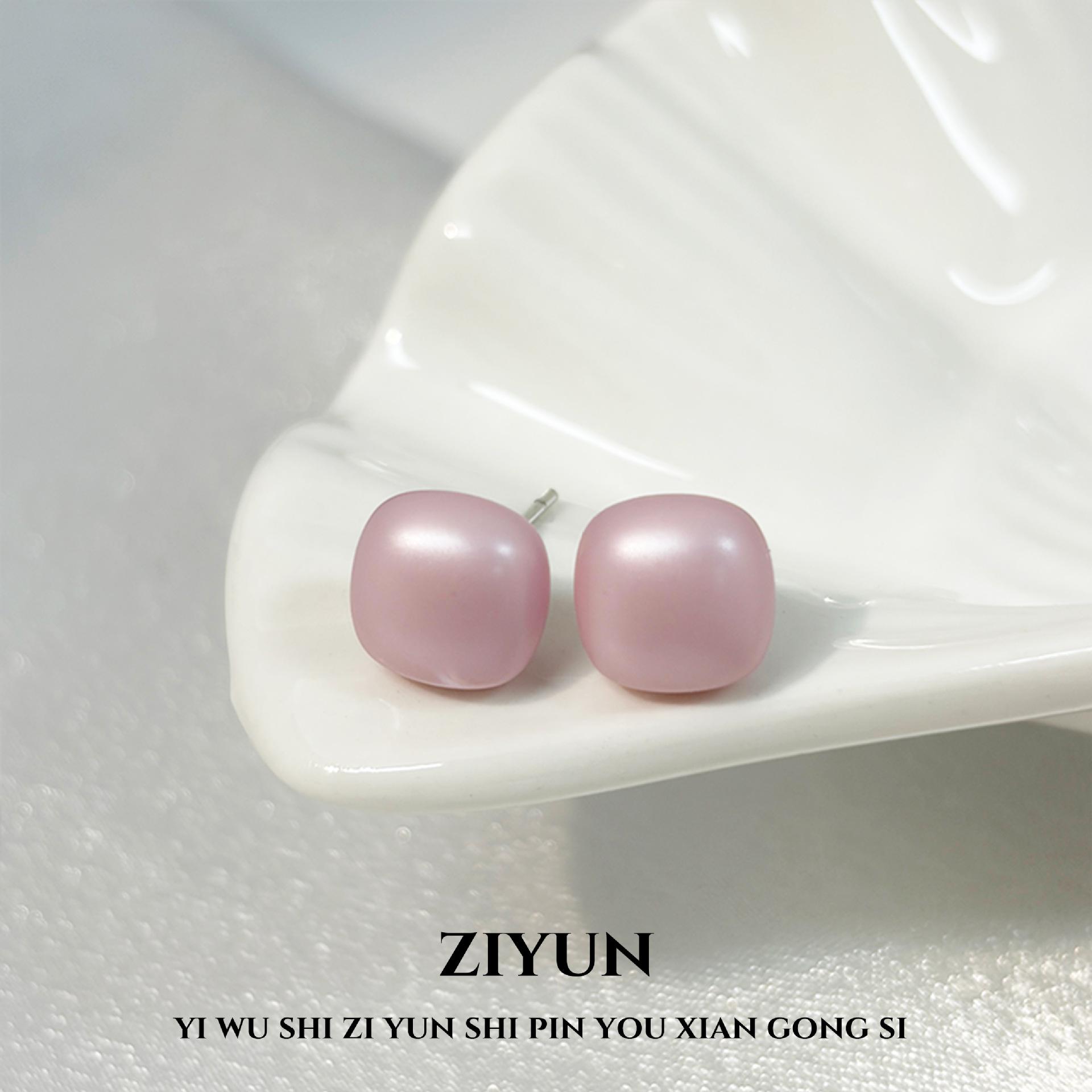 S silver needle pink enamel small sugar cube earrings silver needle earrings women s new explosion light luxury high-end earrings
S silver needle pink enamel small sugar cube earrings silver needle earrings women s new explosion light luxury high-end earrings