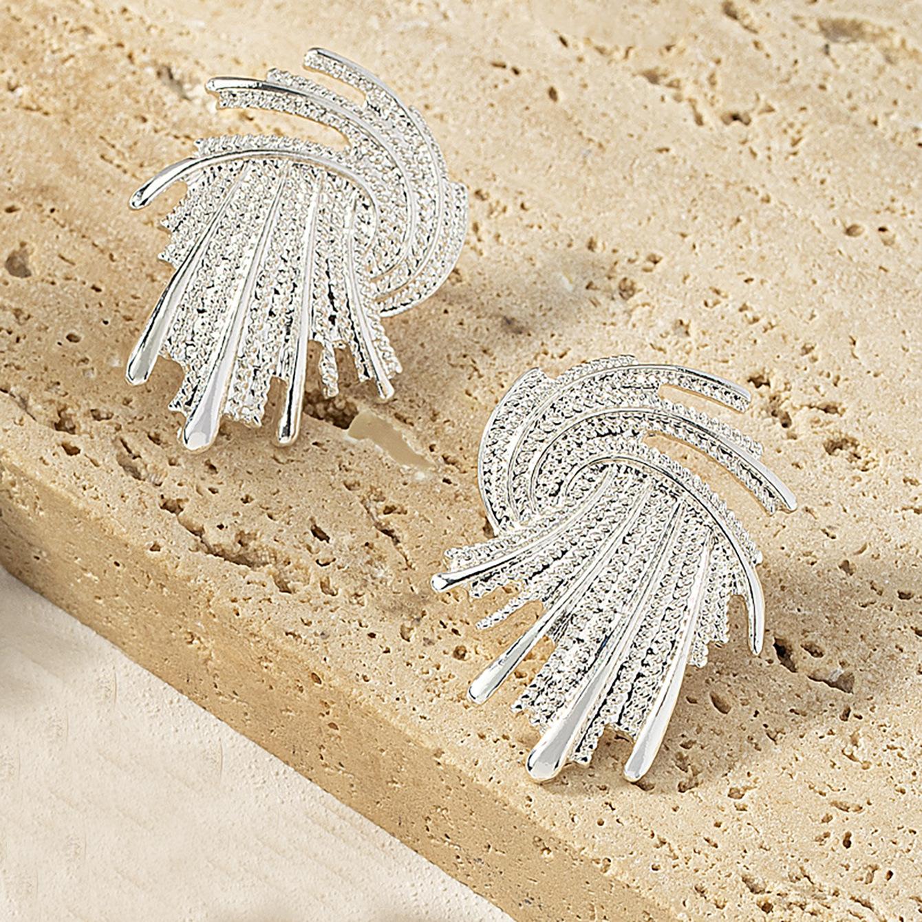 Alloy material, vintage style, retro, exquisite fashion, stud earrings, temperament, niche design
Alloy material, vintage style, retro, exquisite fashion, stud earrings, temperament, niche design